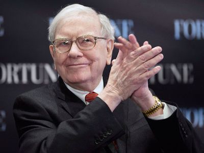 Warren Buffett a vândut 800 de milioane de dolari din acțiunile AAPL în ultimul trimestru